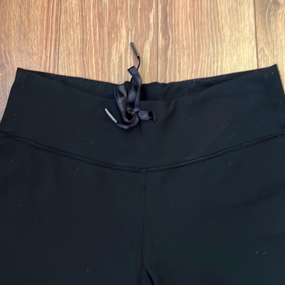 Lululemon wide leg crops - Picture 3 of 6